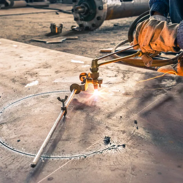 Sveising og metallarbeid på industriell arbeidsplass